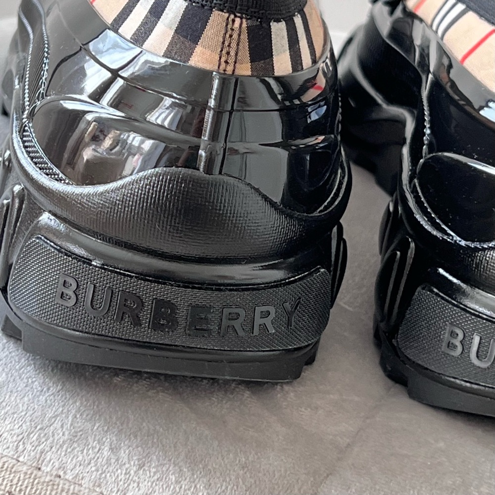 Burberry Black Patent & Beige Nova Check Chunky Ballet Flats - Picture 8 of 15